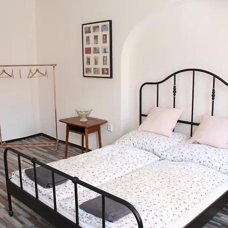 Albergue Schrott Bed&beer *